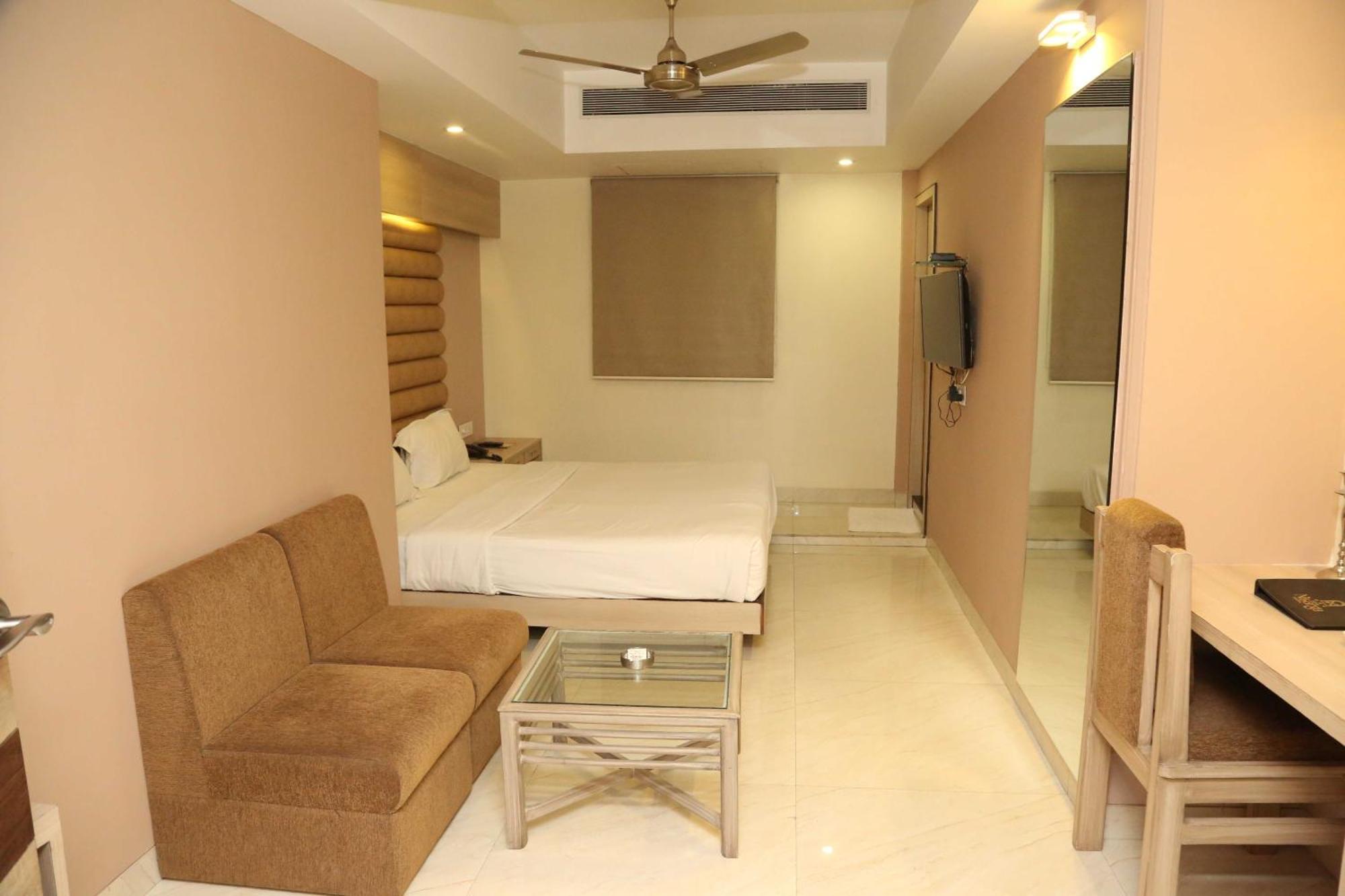 Palette Hotel Nisarga By Sunday Bhopal Exterior foto